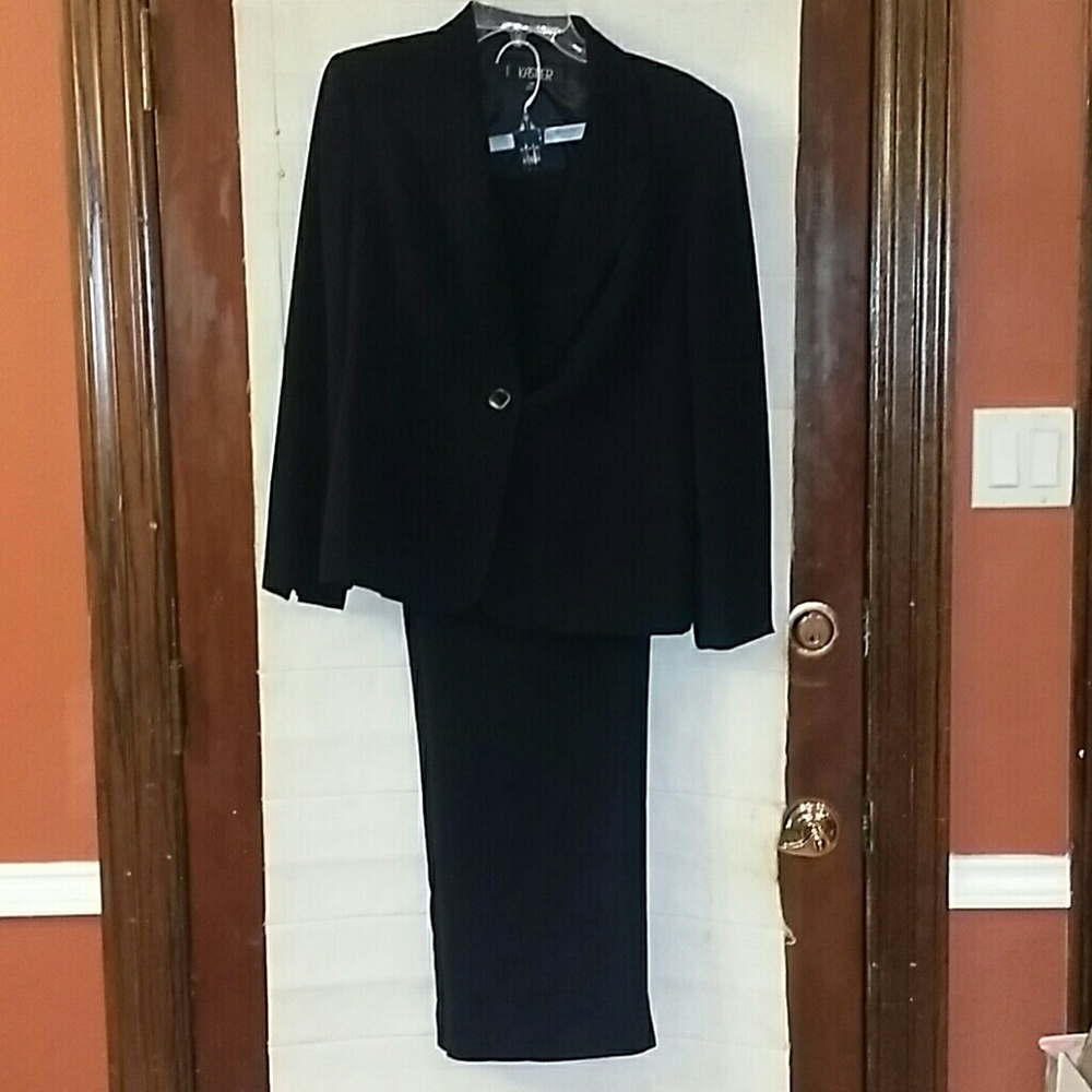 Kasper 2 piece business suit
